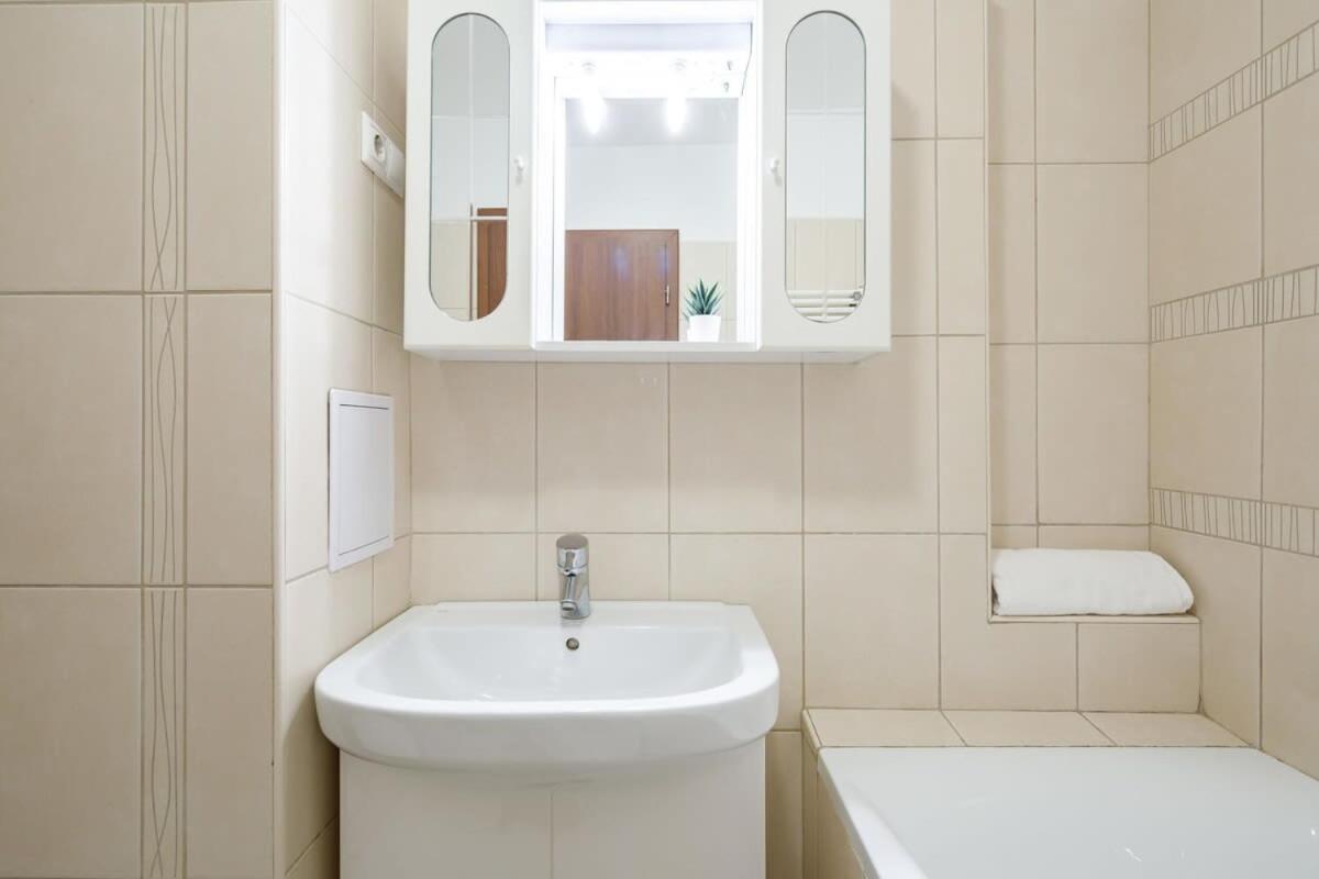 Central And Modern In Angels Street Apartment Budapest