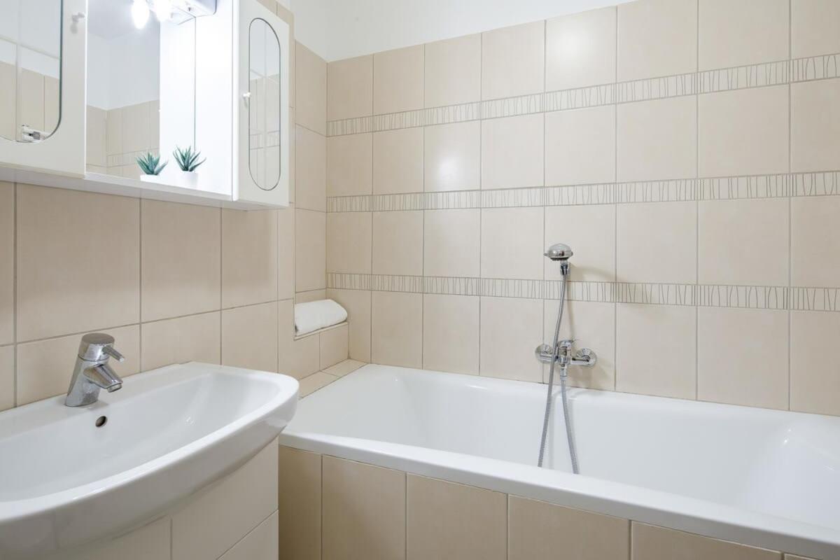 Apartment Central And Modern In Angels Street Budapest