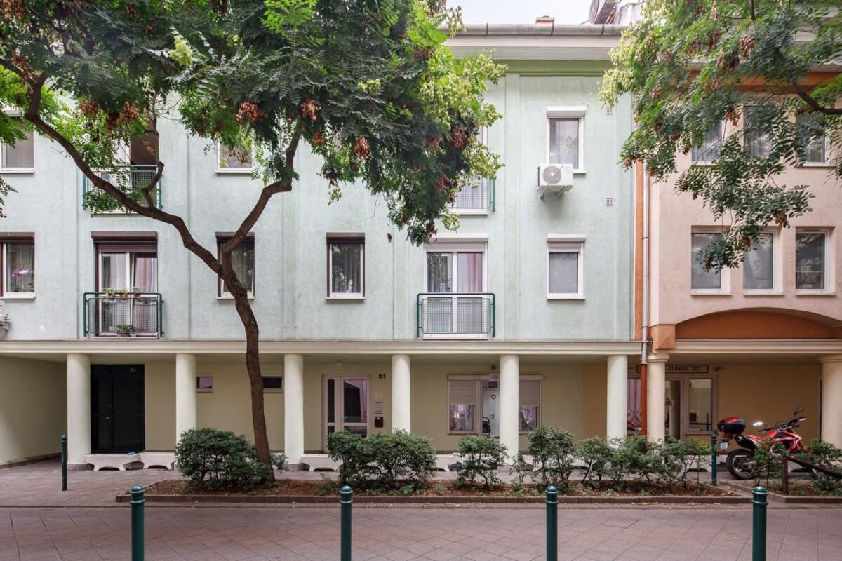 Apartment Central And Modern In Angels Street Budapest